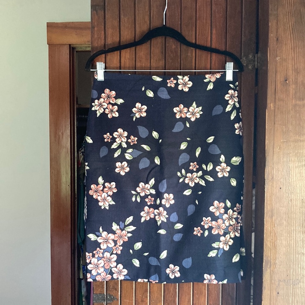 Navy floral LOFT pencil skirt